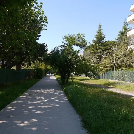 Proche Plage, * Fréjus